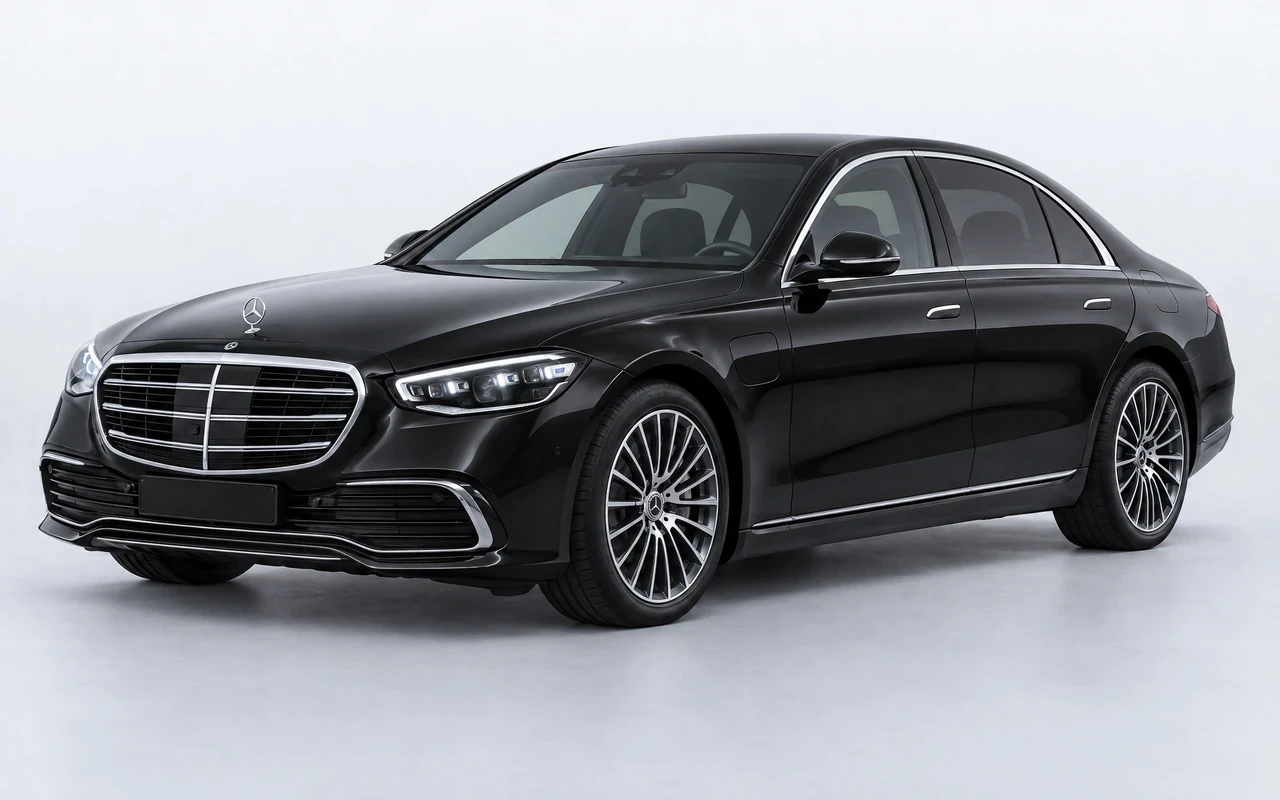 AI-genereret illustration af en sort Mercedes-Benz S 580 e, set skråt forfra.